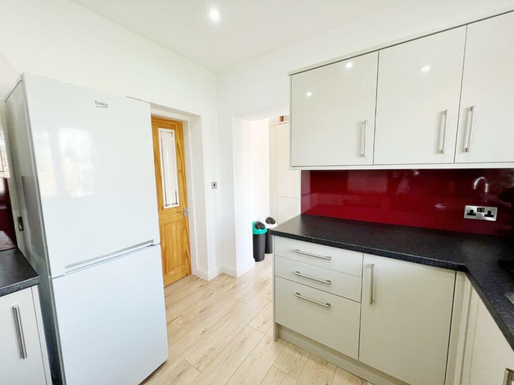 Kitchen 3.jpg
