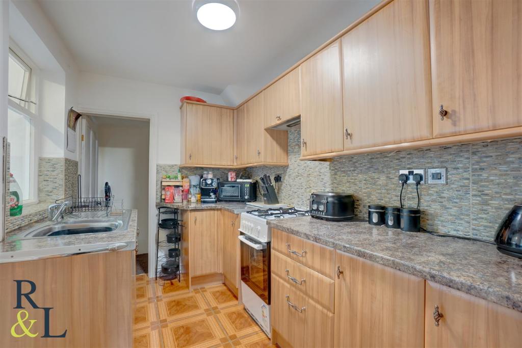 Lyndhurst Rd (6).jpg