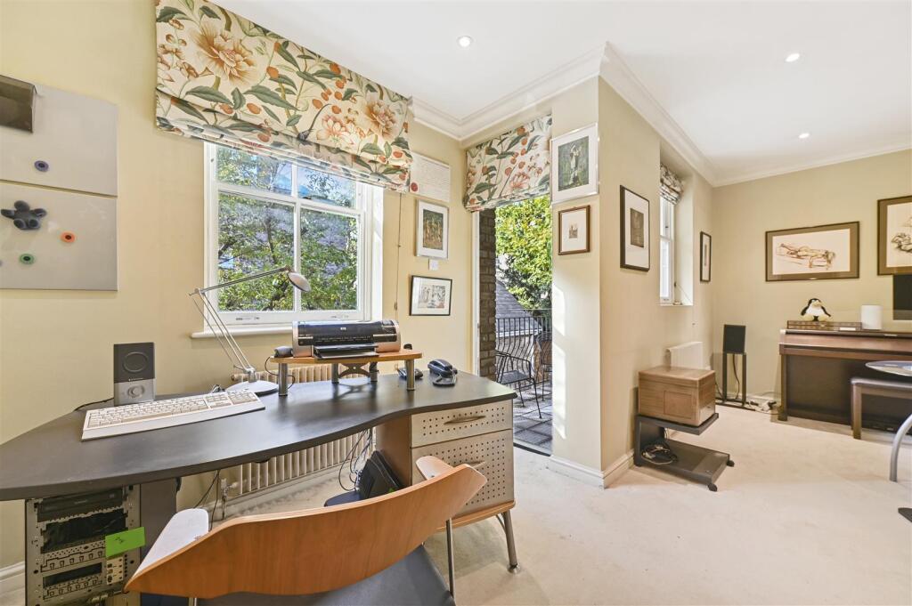 Oxford Gate - 27 (1).JPG