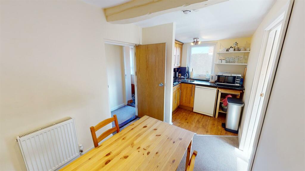 Hambleton-House-Apartment-Kitchen.jpg