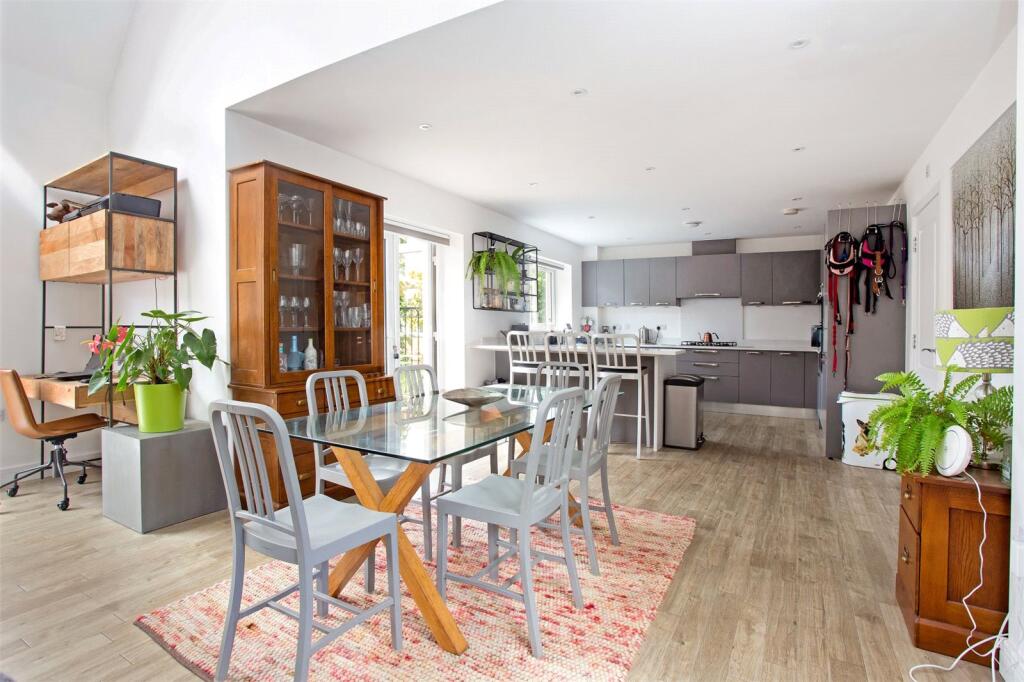 Kitchen/Breakfast Rm