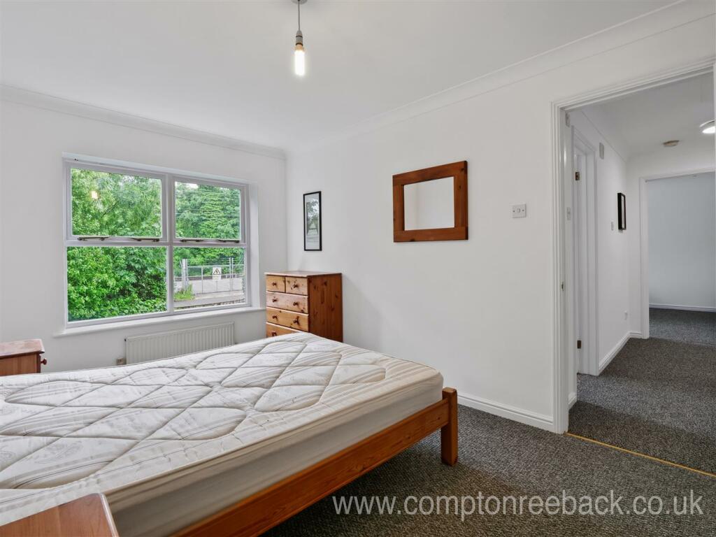 Bedroom 1.jpg