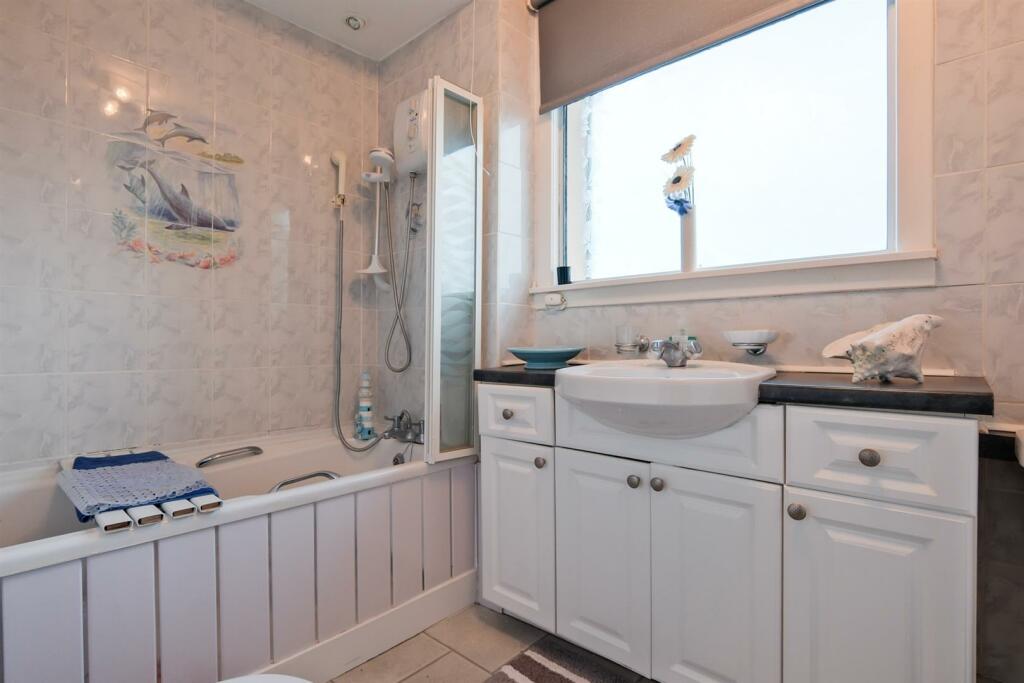 020-35 Greenfield Road, Carluke, ML85DA.jpg