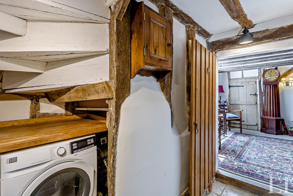 8651204-interiorW...