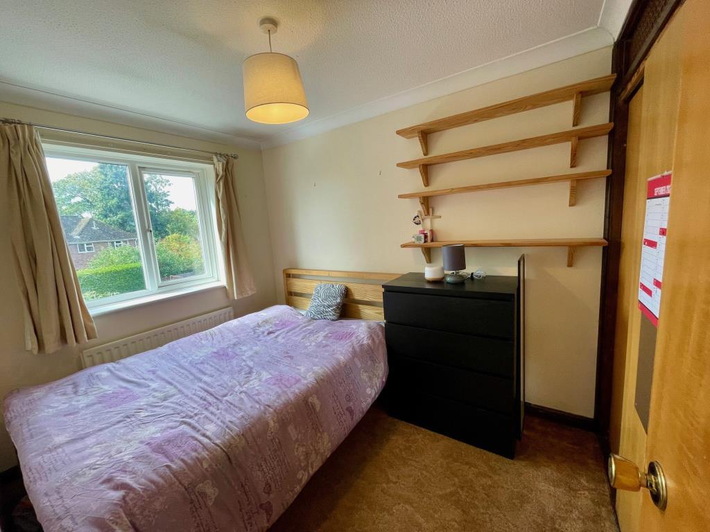 Second bedroom with cupboard