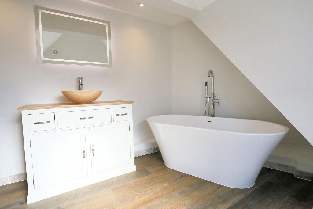 2nd Floor Bathroom