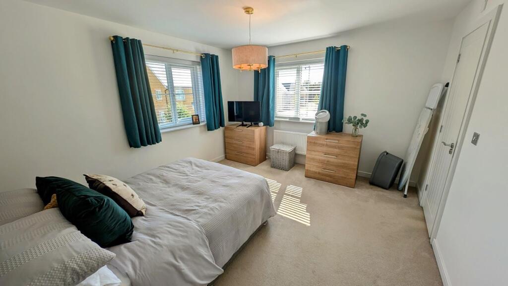 10 Pennington Road Master Bedroom.jpg