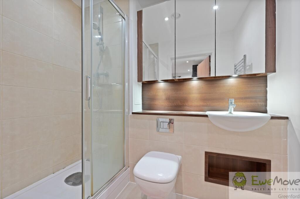 EWEMove - 6 Metropolitan Court - Ensuite3 (1)