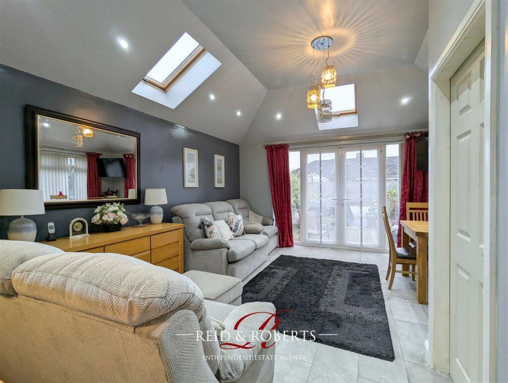 Open Plan Kitchen/Family Room