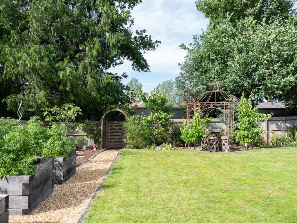 32 Studley Gardens-21.jpg