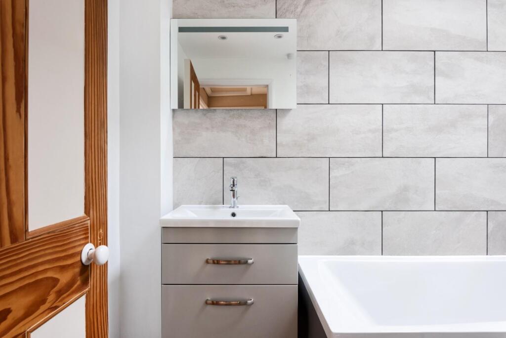 Flat 6, 32 Grosvenor Place, Bath BA1 6BA-12.jpg