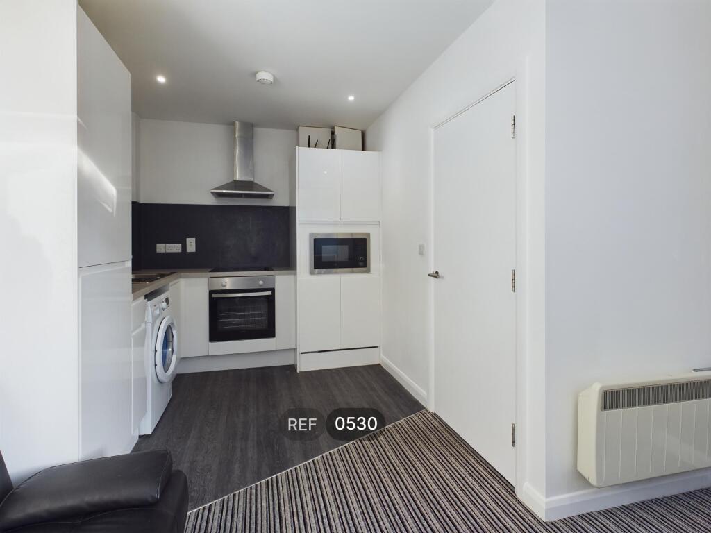 Kitchen &amp; Living area