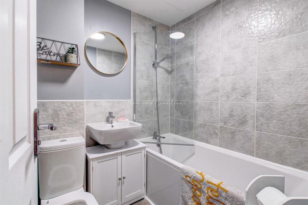 Clos Thomas, St Edeyrns, HernCrabtree (11).jpg