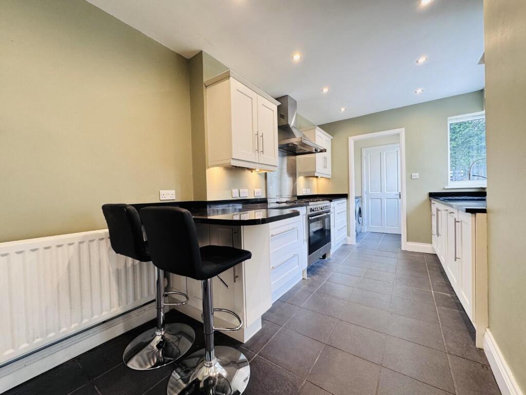 KITCHEN/BREAKFAST ROOM