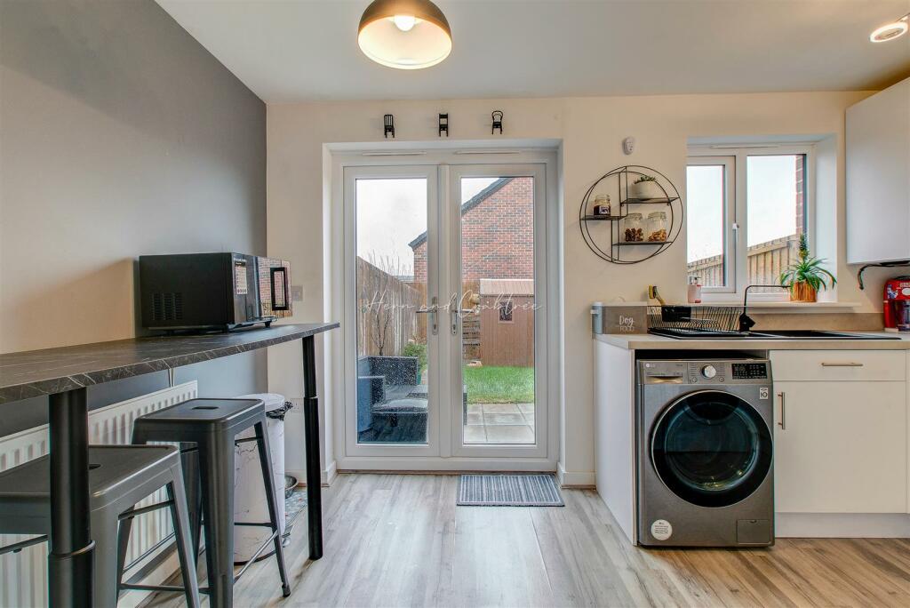 Clos Thomas, St Edeyrns, HernCrabtree (16).jpg