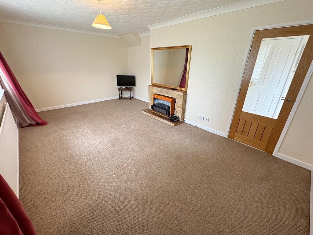 Living Room alt a...