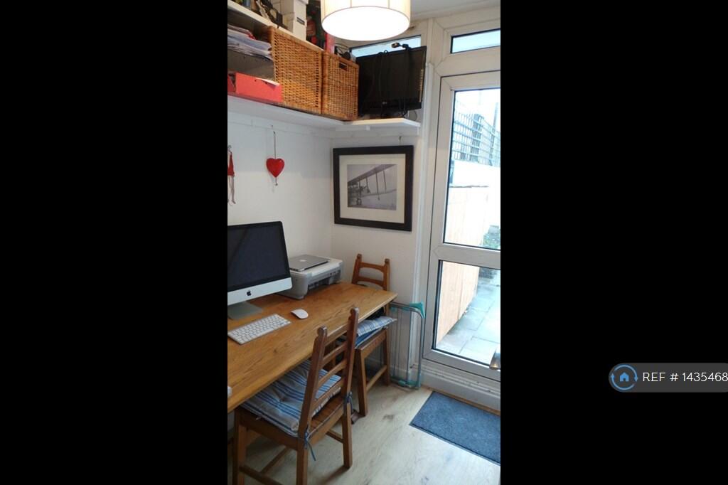 Office Space With Natural Lighting