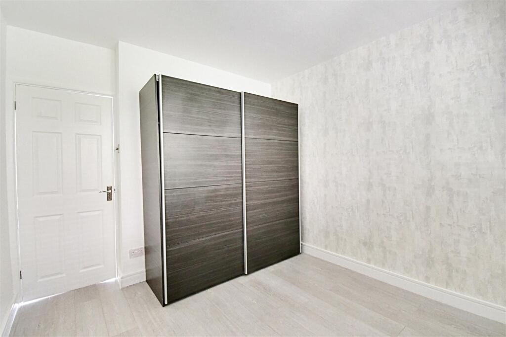 Bedroom 1_2.jpg