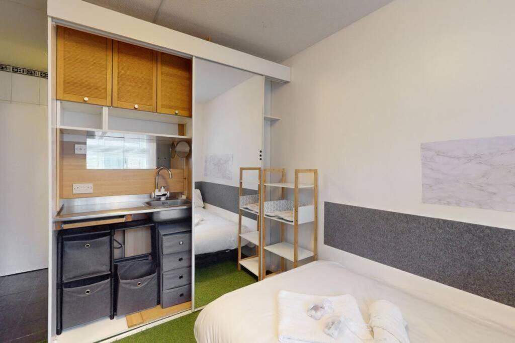 A tidy and inviting double bedroom with modern ...