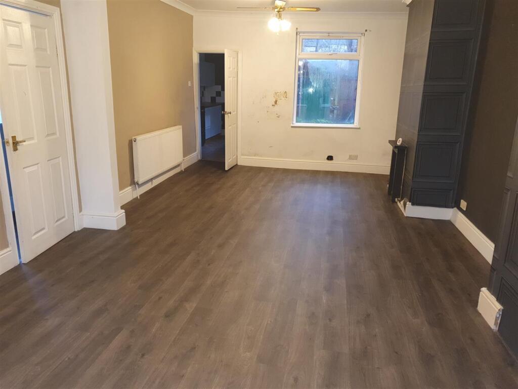SPACIOUS THROUGH LOUNGE/DINING ROOM
