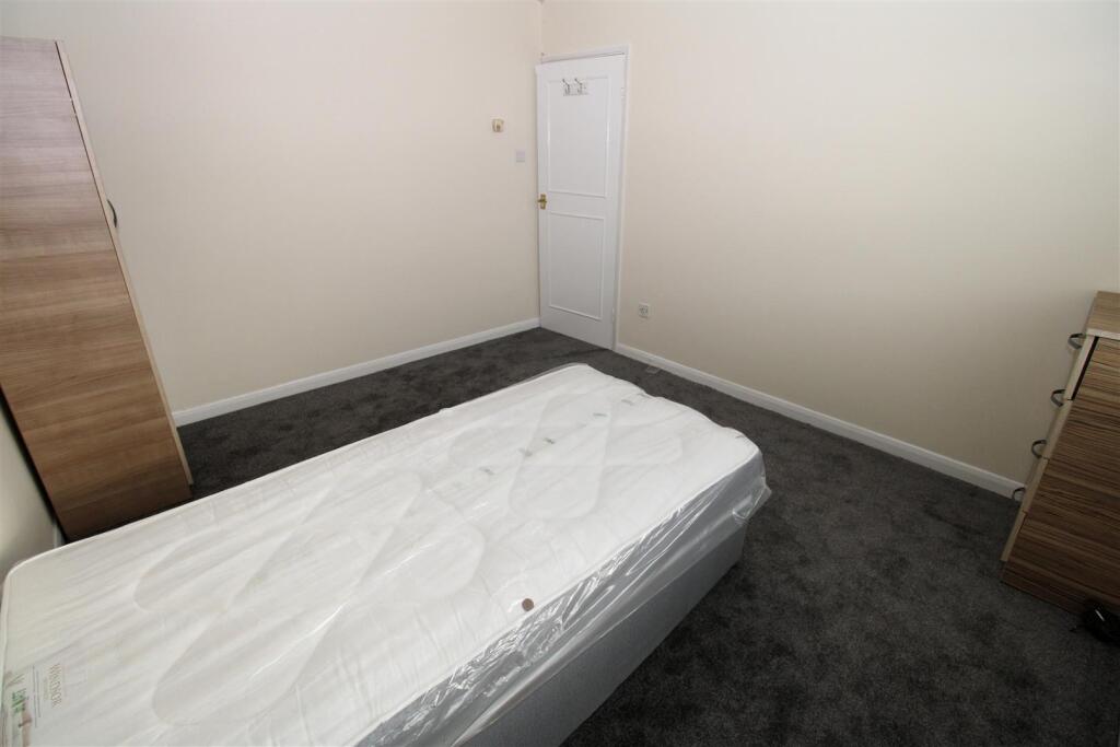 Bedroom1.JPG