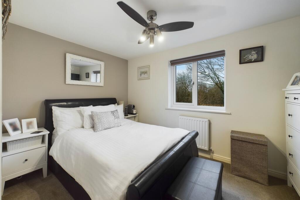 CAM03162G0-PR0212-STILL016