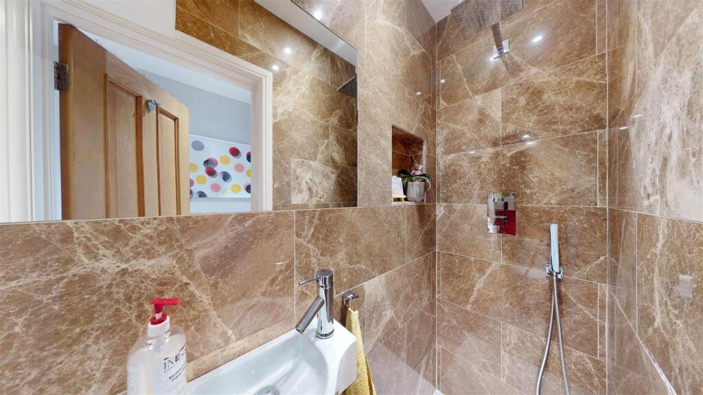 Shower room.jpg