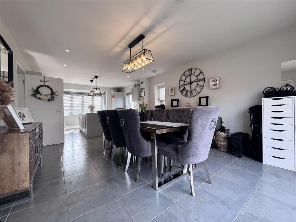 Bensons dining 3.jpg