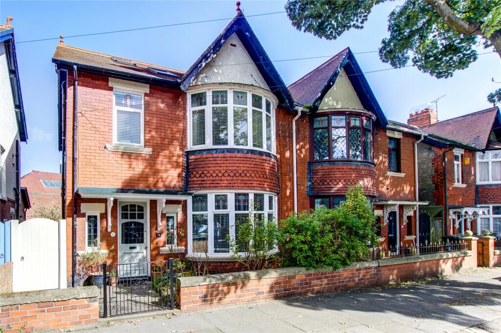 18 Queens Drive