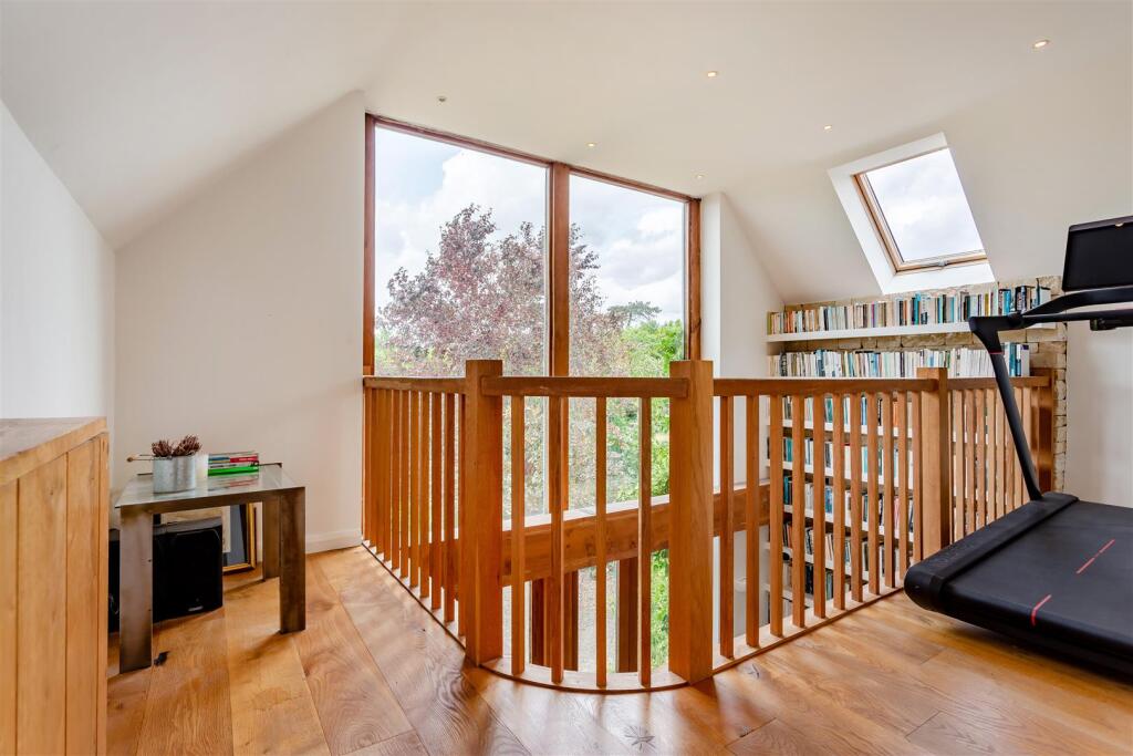 8650702-interior10.jpg