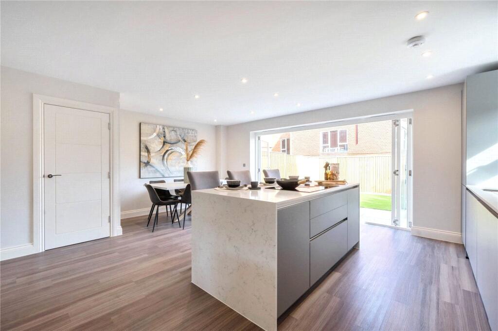 Kitchen / Dining
