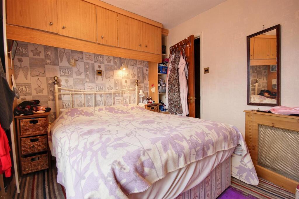 BEDROOM 1 (FRONT)