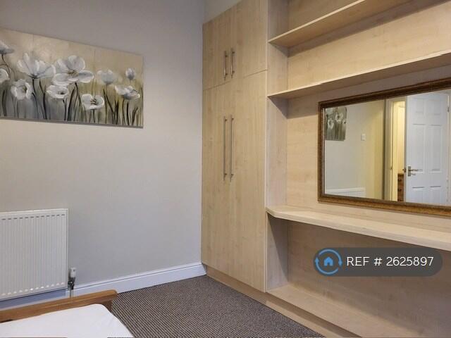Main Bedroom (2)