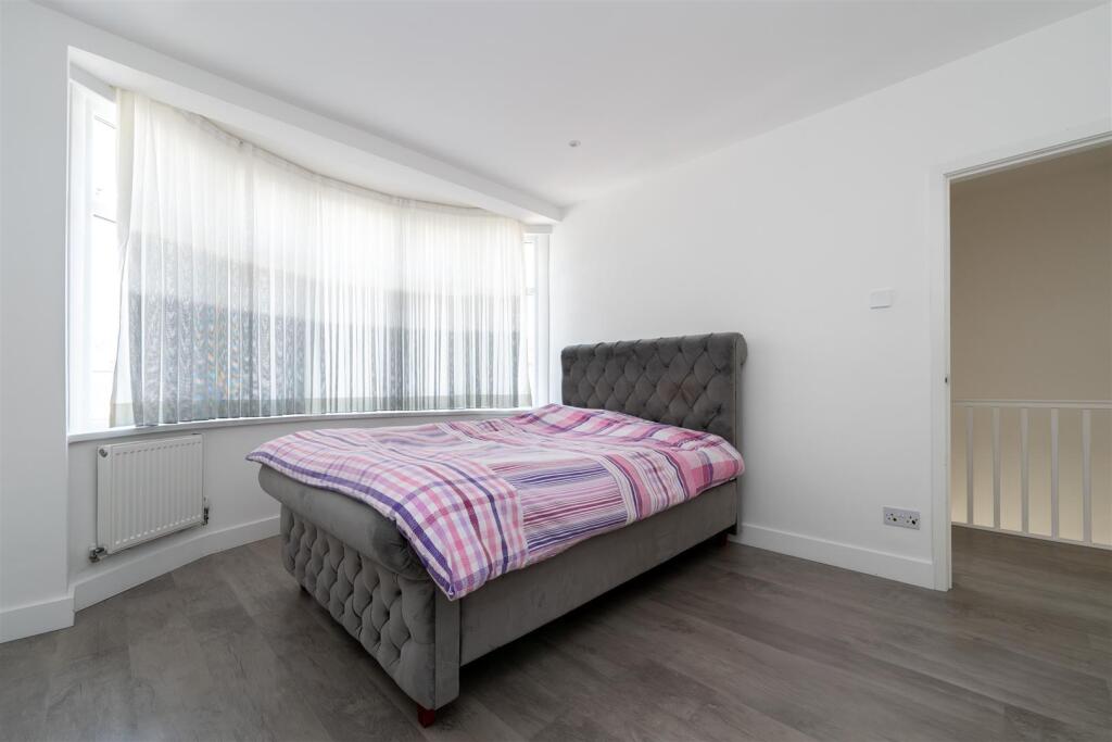 86 Coningsby Gardens_0017.jpg