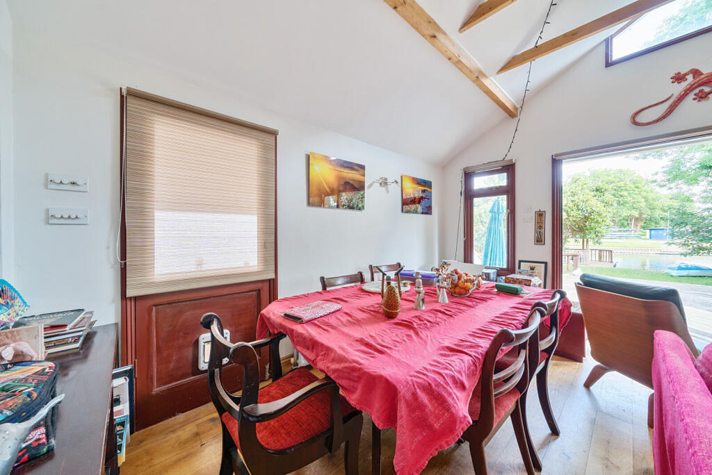 1304322-6-684afd7...