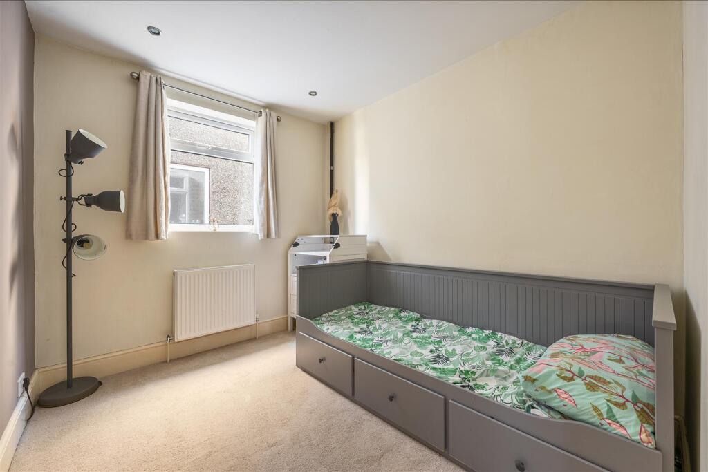 Heathcote Grove E4