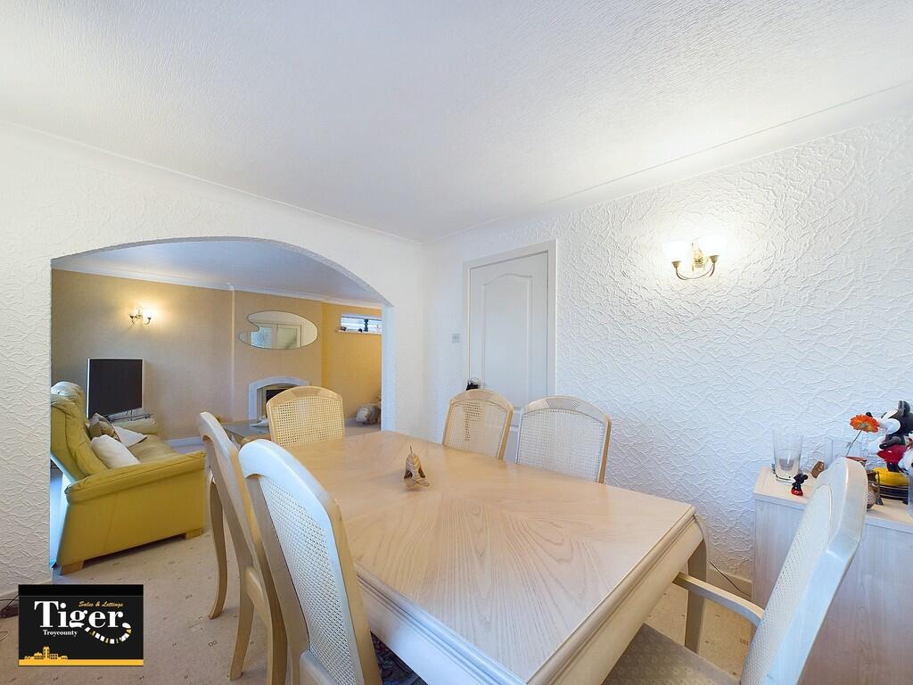 CAM02176G0-PR0453...