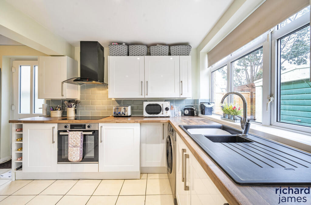 ee7b649bd3e54106a27c1c29ee995f5f