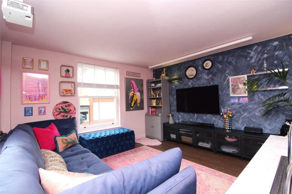 Kitchen/ Lounge