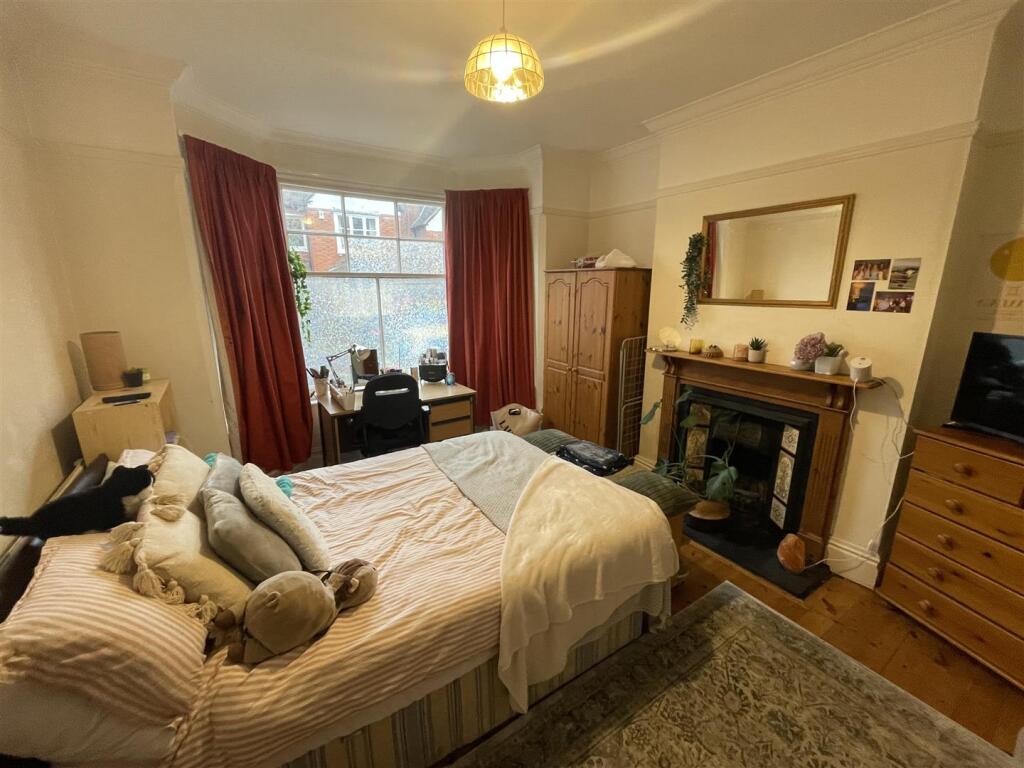 RECEPTION ONE / BEDROOM