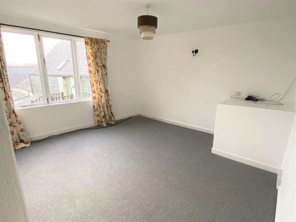 Flat 1, 5 Bank Street Lounge
