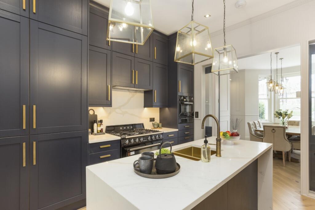 73098_205-Harvist...