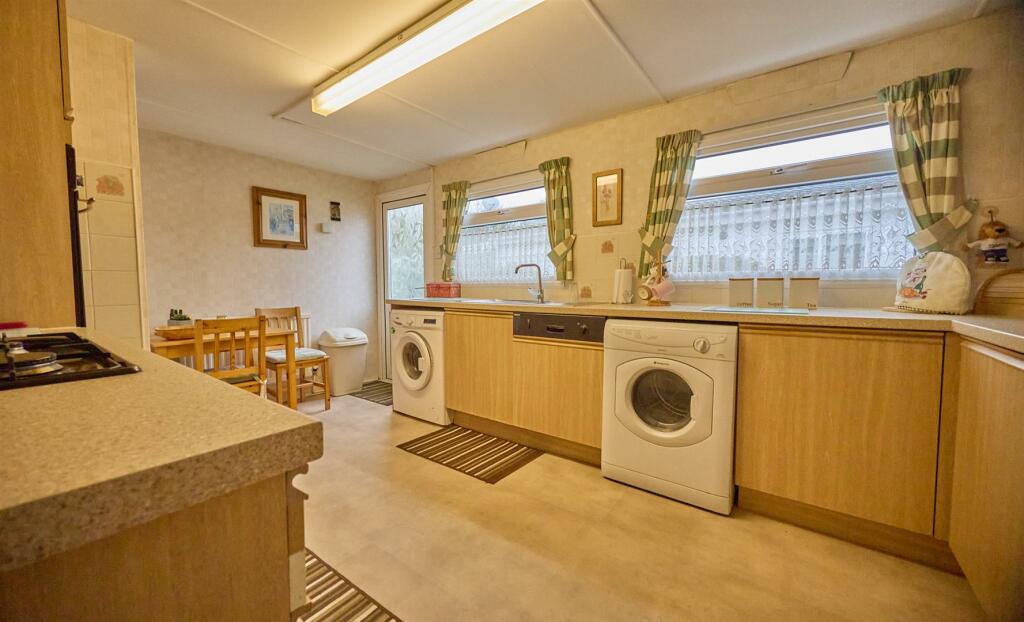 FITTED DINING KITCHEN TO REAR