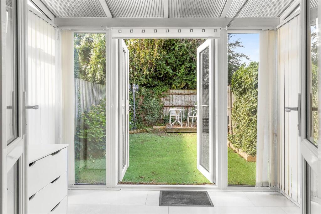 46 Milton Place, HP13 7DN-5.jpg