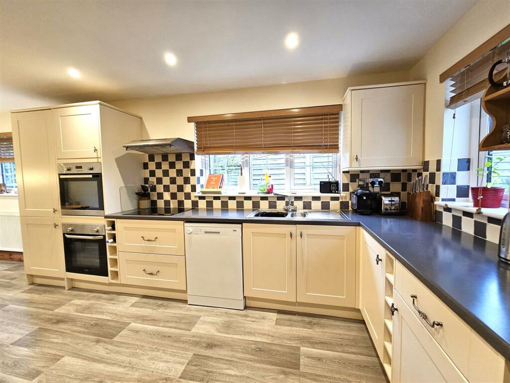 kitchen main.jpg
