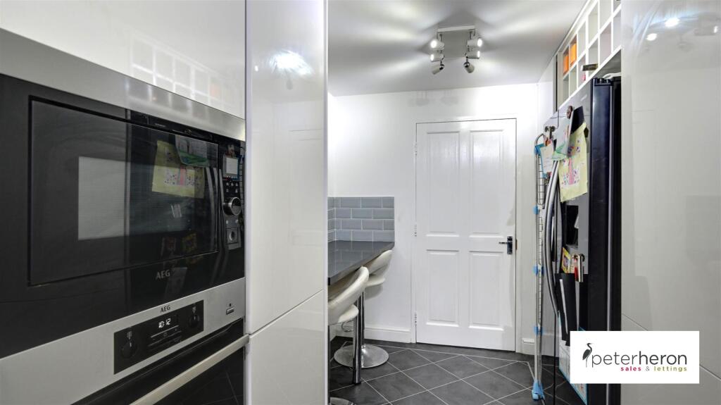 Breakfasting Kitchen