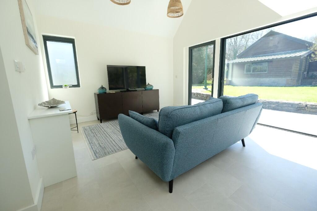 OPEN PLAN ROOM