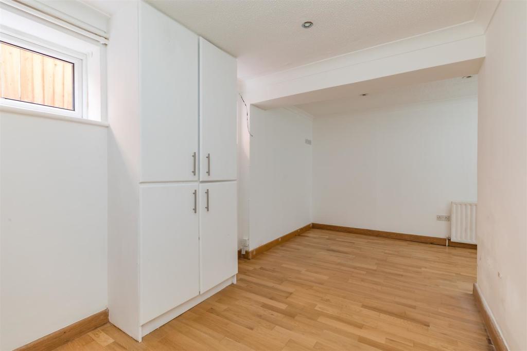 Ambleside Avenue, 155-6.JPG