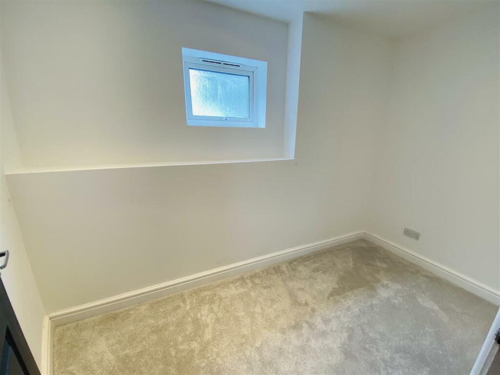 Study/ Walk in Wardrobe