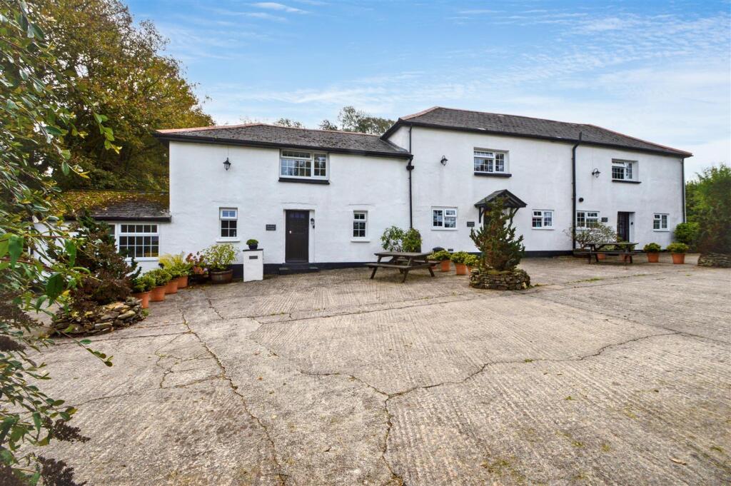 Bennetts Court Cottages
